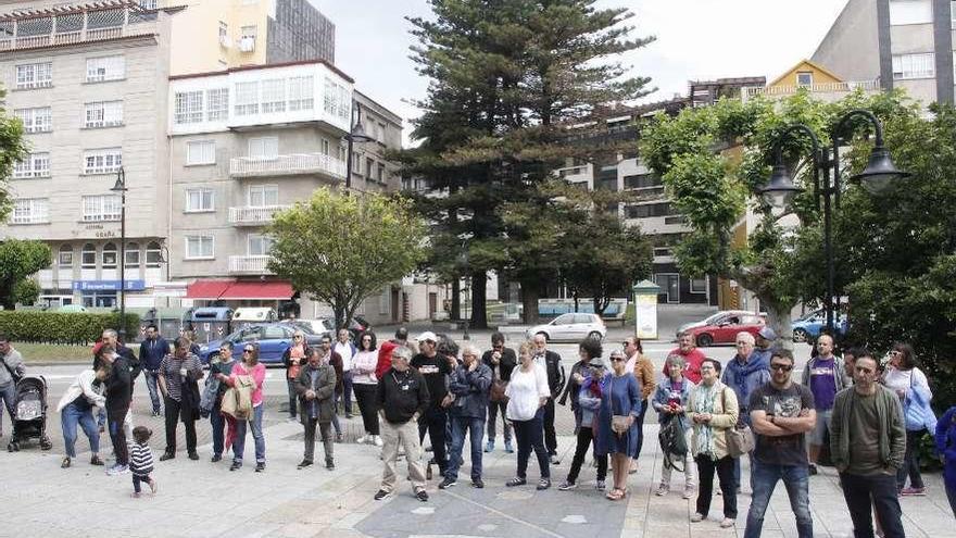 Participantes en la concentración en la Praza do Concello de Cangas. // Santos Álvarez