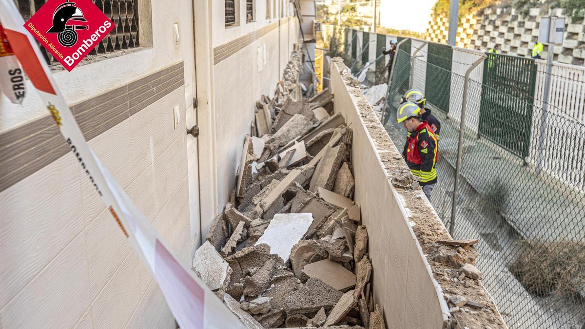 "Un bombardeo, un terremoto": los vecinos del edificio derrumbado en El Campello relatan el miedo que han pasado