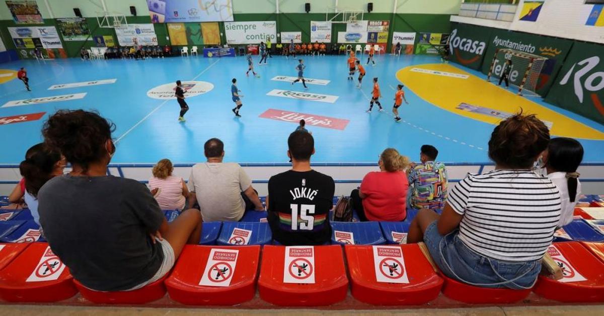 El público regresa al balonmano de élite
