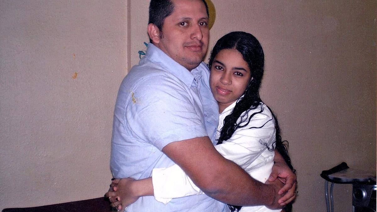 Leidy Vanessa junto a su padrastro y principal sospechoso de su asesinato.