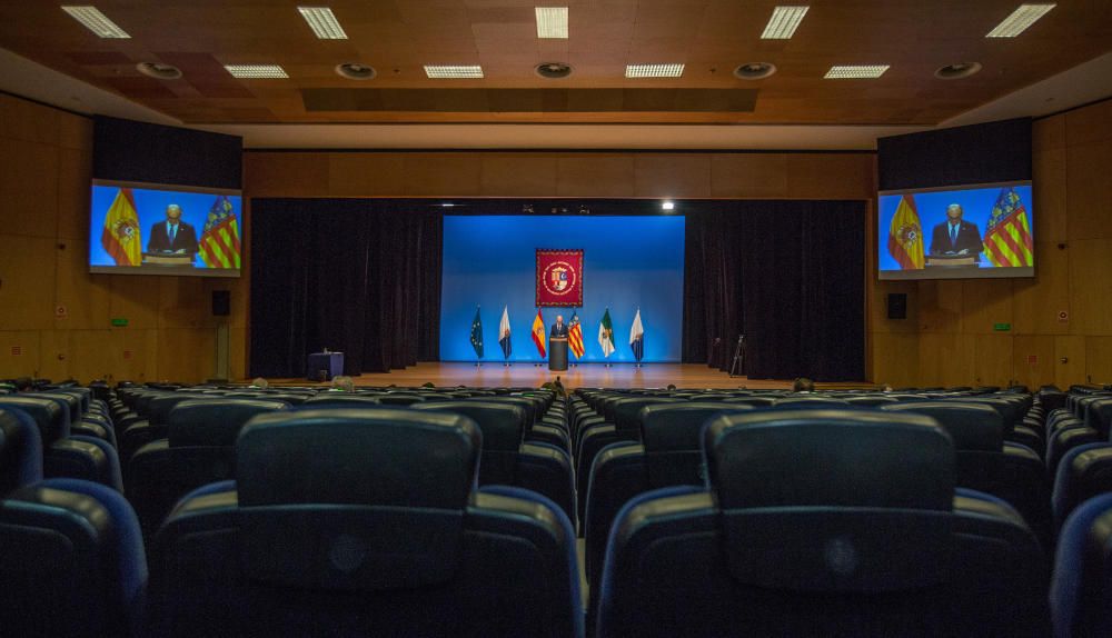 Acto de clausura del curso de la Universidad de Alicante presidido por el rector Manuel Palomar.