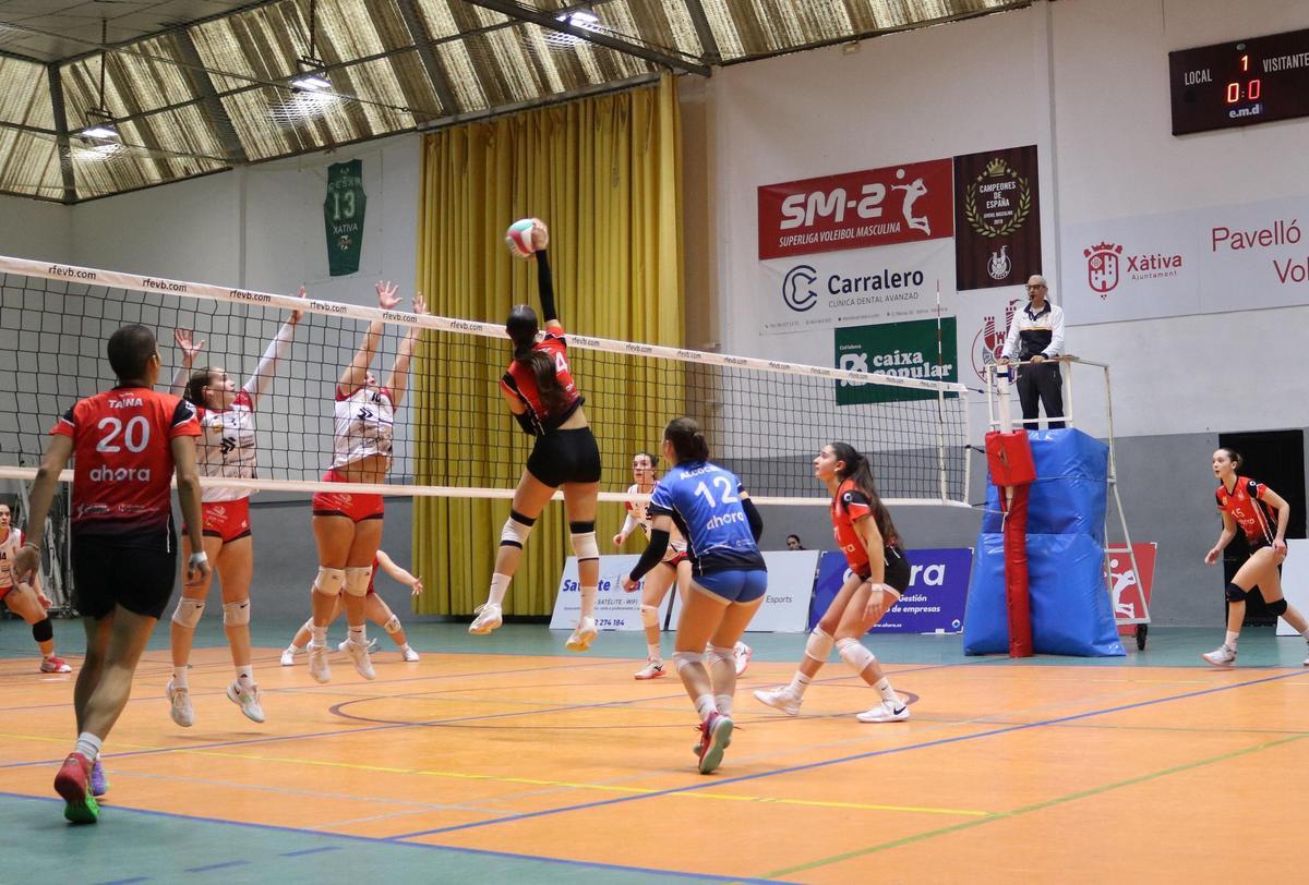 El Ahora Vóley Xàtiva femenino en un partido, en una imagen de archivo.