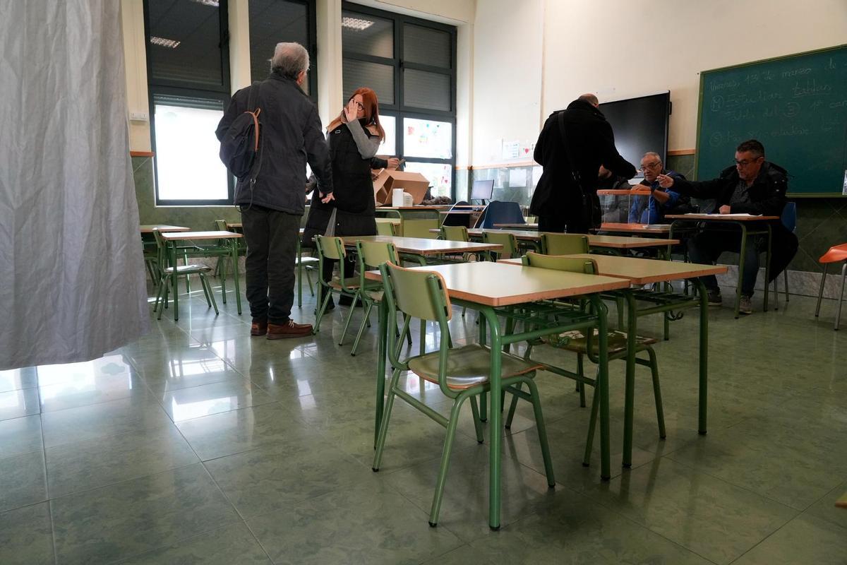 Mañana electoral en el colegio San José de Calasanz: elecciones autonómicas 2026