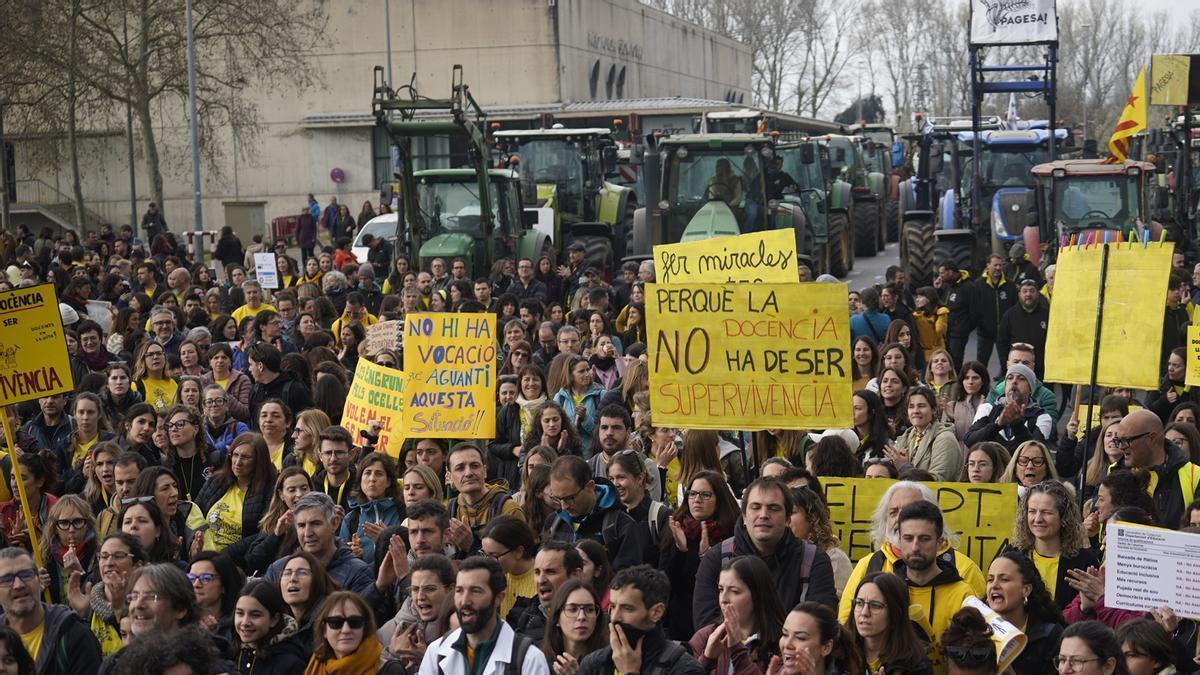 Vídeo | Docents, metges i pagesos es manifesten a les comarques gironines