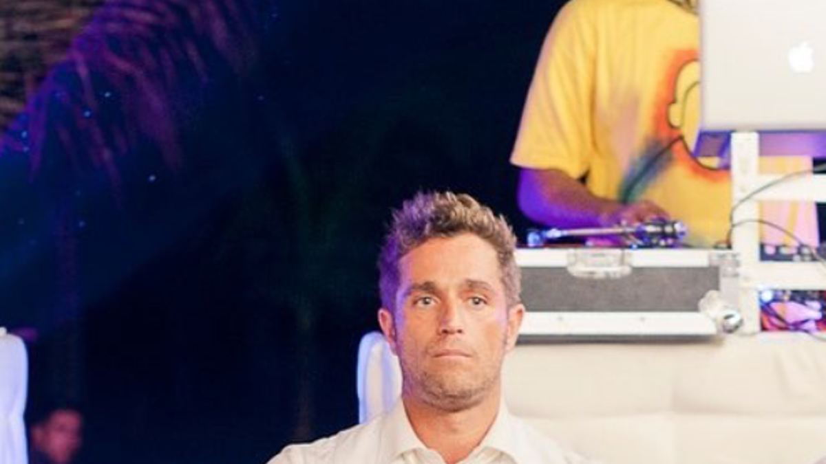 Michel Brown (Pasión de Gavilanes) tocando los tambores
