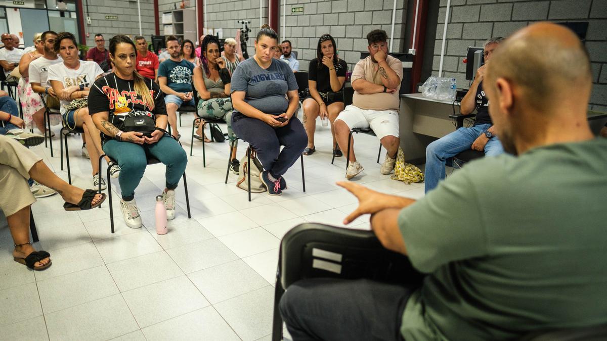 Reunión del concejal de Fiestas con los representantes de las murgas del Carnaval.