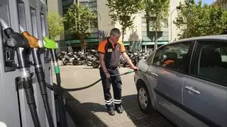 Octubre da un respiro en Málaga a la escalada de precios de hasta el 20% en gasolinas y gasóleos