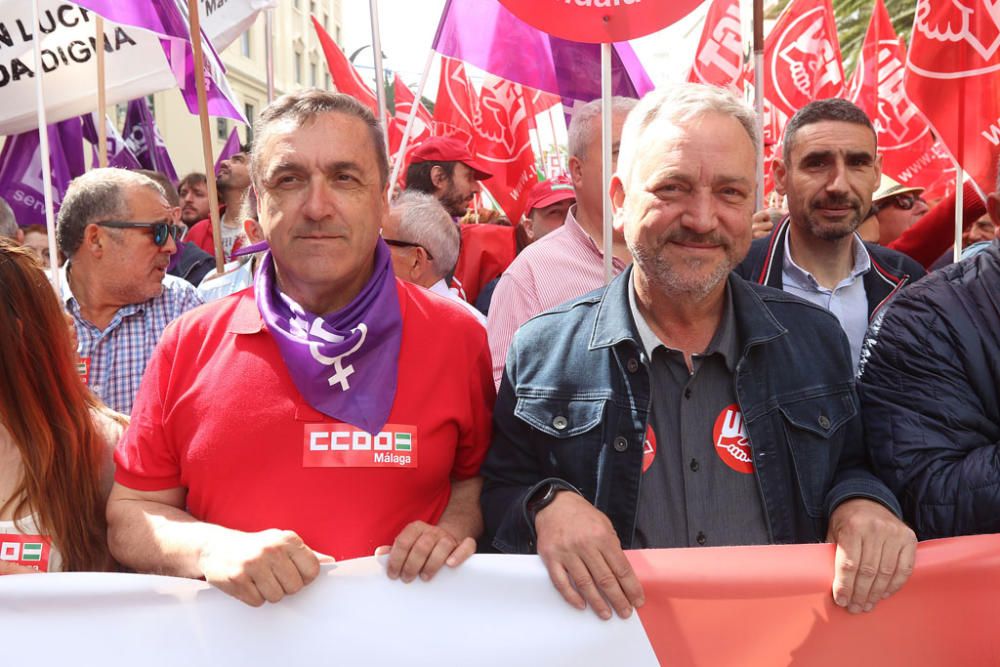 Miles de personas participan en la marcha convocada por los sindicatos para este martes, Día Internacional del Trabajo