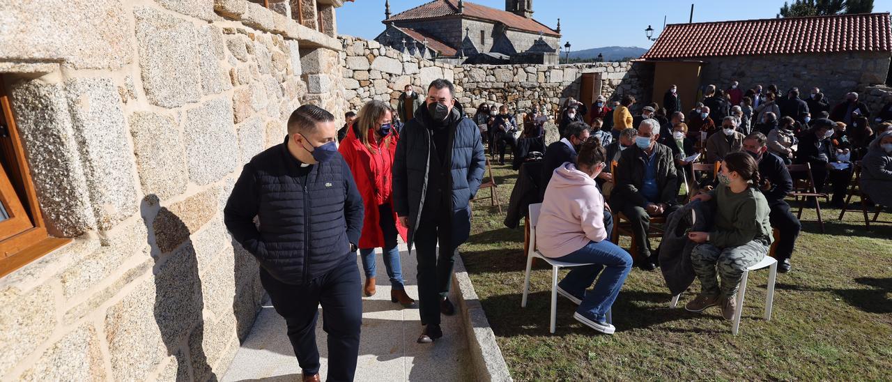 El conselleiro de Cultura, Román Rodríguez, aludió ayer a la Horta do Cura de San Vicente, donde confirmó el BIC de Adro Vello.