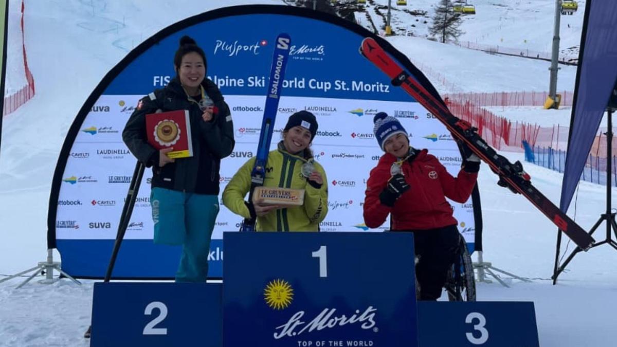 Audrey Pascual, en el podio tras su oro en el gigante en la Copa del Mundo de Saint Moritz