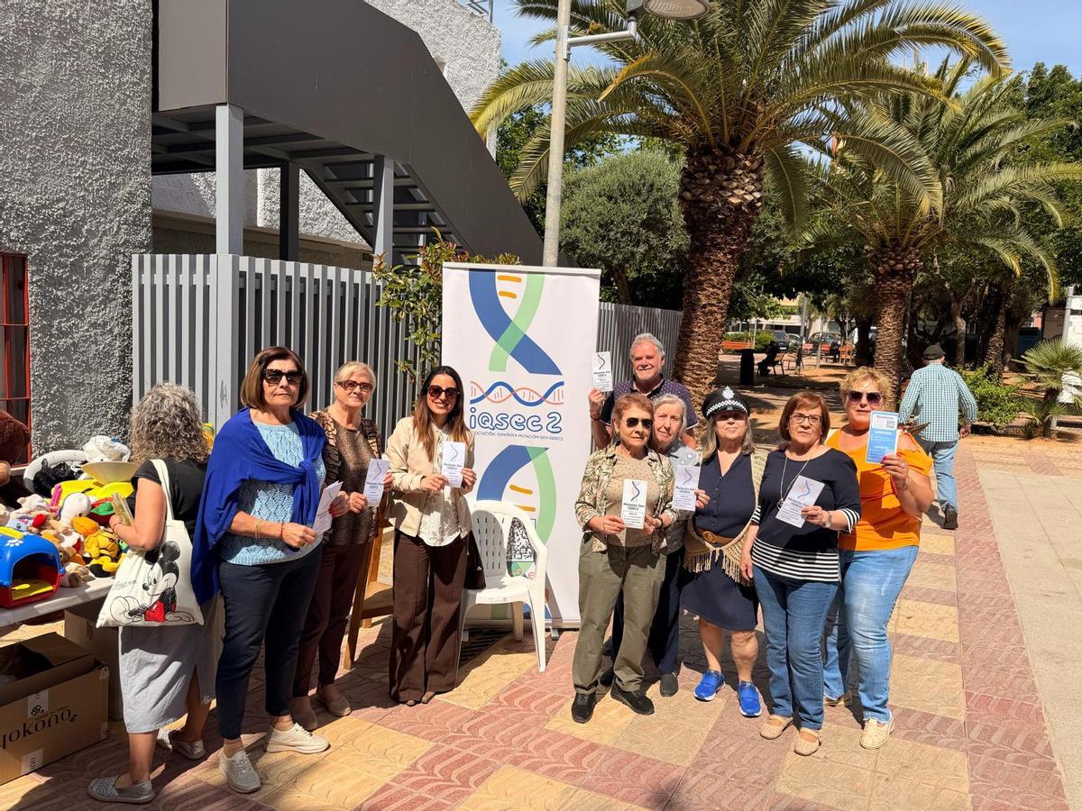 Mercadillo solidario durante la Semna Cultural para las Personas Mayores en Paterna.