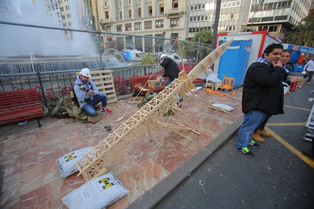 'Plantà' al tombe de la falla municipal