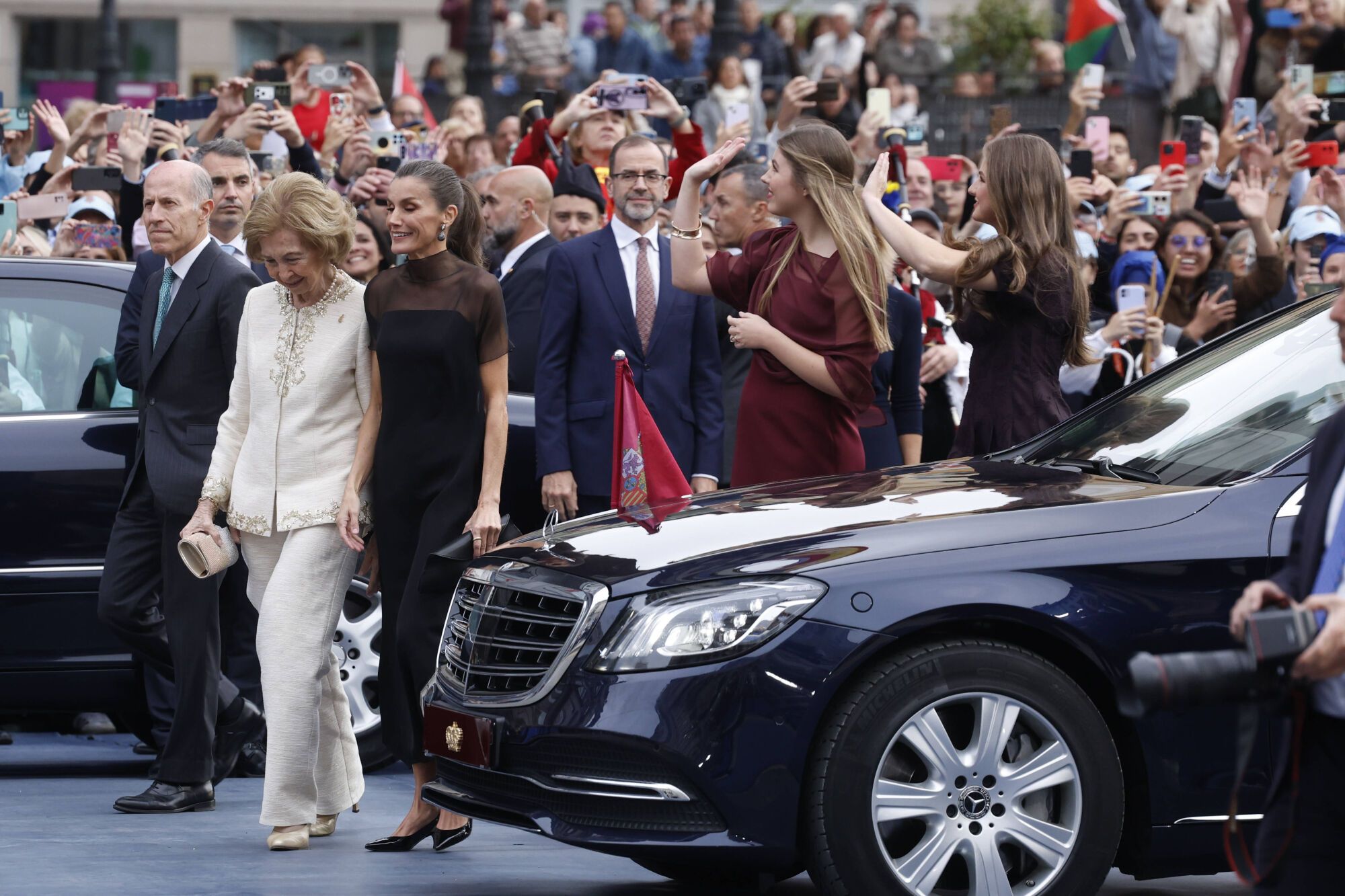 EN IMÁGENES: Así fue la llegada de los invitados a los premios "Princesa de Asturias" y su paso por la alfombra azul