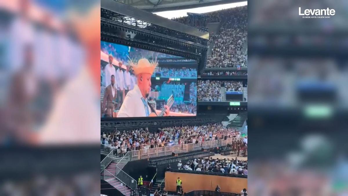 Bad Bunny elige 'Un beso y una flor' de Nino Bravo en su sexta noche en España