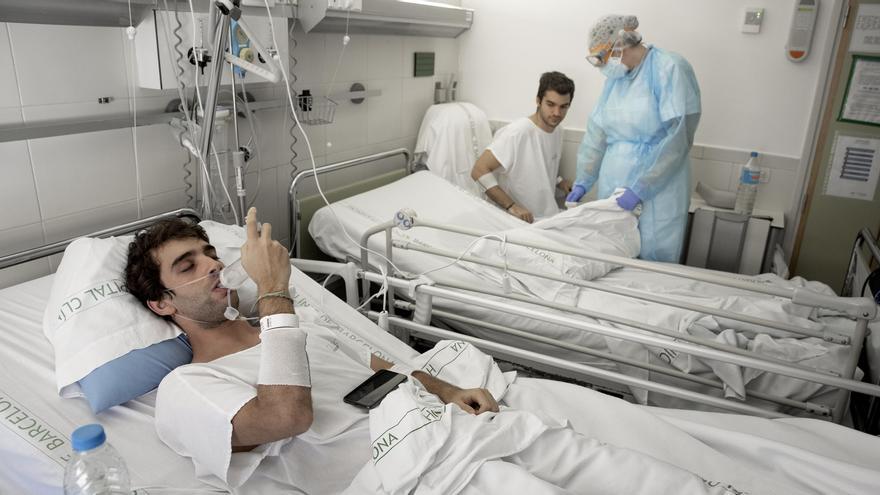 Jóvenes ingresados en la planta covid del Hospital Clínic.