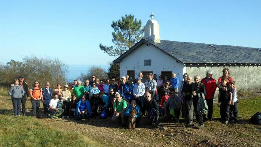 Participantes en la ruta a San Antón de Concilleiro.