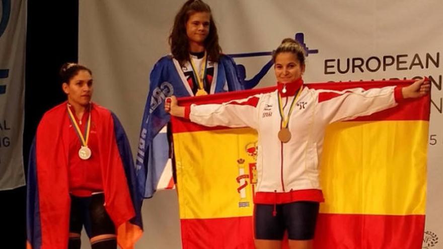 Ilia Hernández, con la medalla de bronce del Europeo júnior.