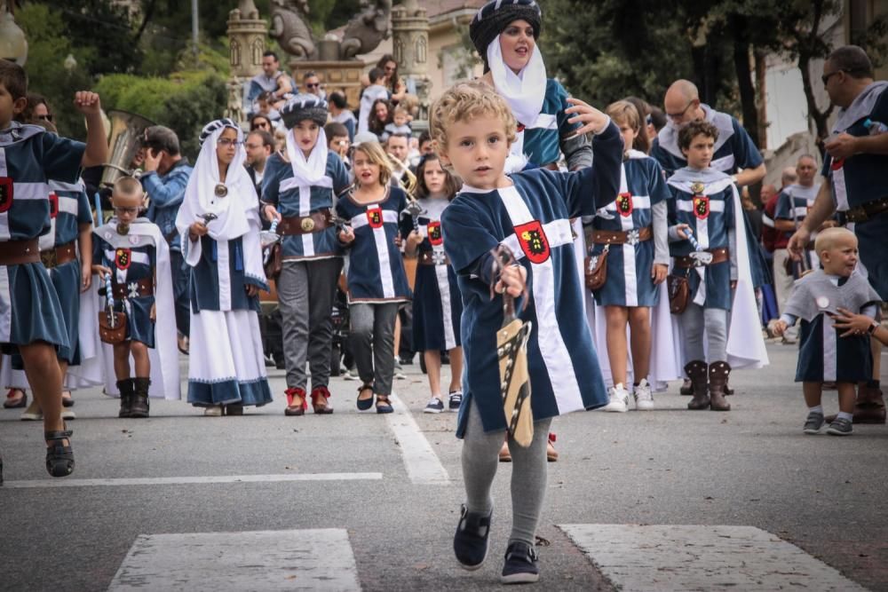 Los niños se convierten en los protagonistas del segundo día de las Fiestas de Moros y Cristianos con el Desfile Infantil.