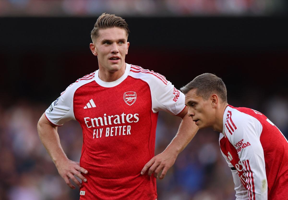 LONDON (United Kingdom), 23/08/2025.- Arsenal’s Viktor Gyokeres (L) after scoring two goals during the English Premier League soccer match between Arsenal FC and Leeds United at the Emirates Stadium in London, Britain, 23 August 2025. (Reino Unido, Londres) EFE/EPA/ANDY RAIN EDITORIAL USE ONLY. No use with unauthorized audio, video, data, fixture lists, club/league logos, 'live' services or NFTs. Online in-match use limited to 120 images, no video emulation. No use in betting, games or single club/league/player publications
