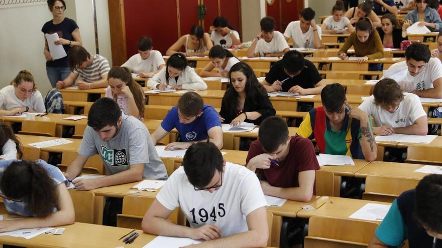 Examen de selectividad en la UVigo. // José Lores