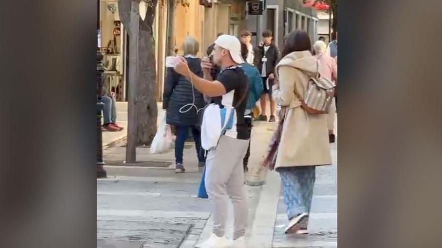 Vídeo: Un Hombre Irrumpe En El Centro De Castelló Con Gritos Y ...