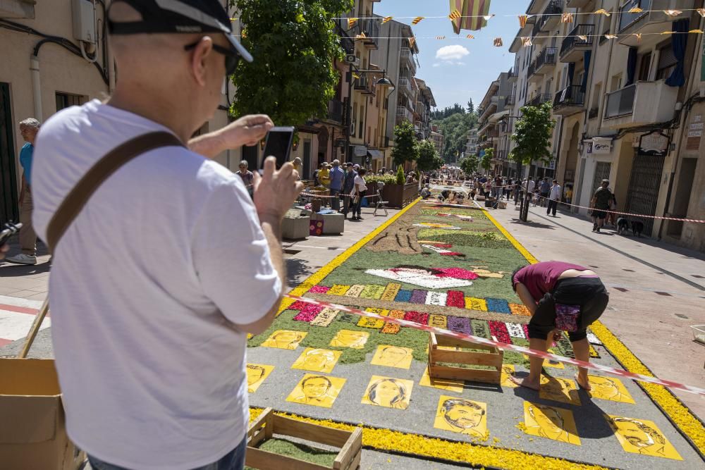 El concurs de catifes de flors naturals omple Arbúcies