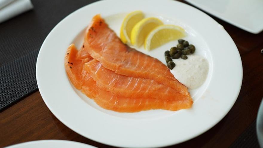 La alerta sanitaria por listeria en salmón ahumado se amplía a más marcas de productos envasados