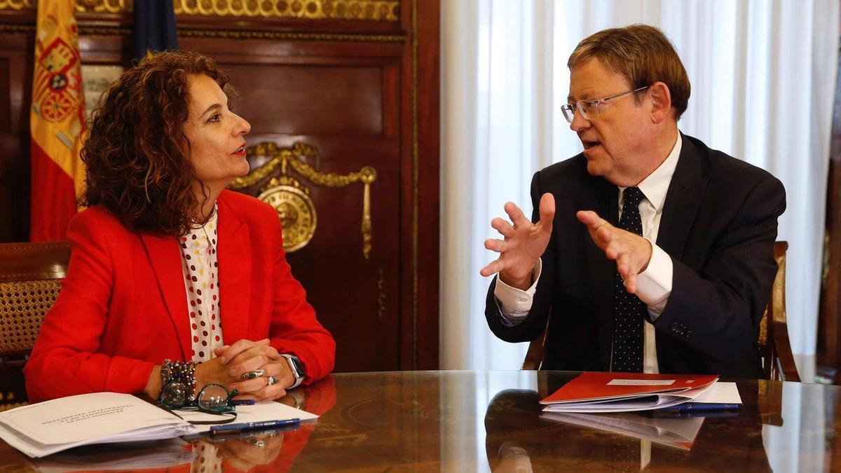 María Jesús Montero y Ximo Puig en una reunión celebrada en el Palau en 2019.