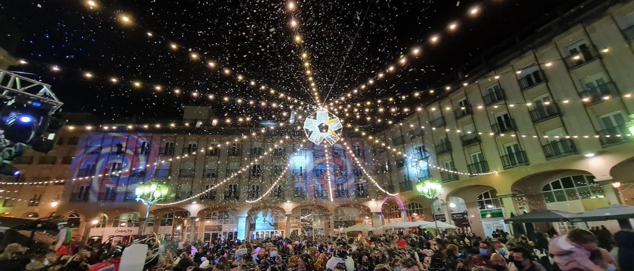 La inauguración de la actual Navidad en la Plaza Mayor de Elda.