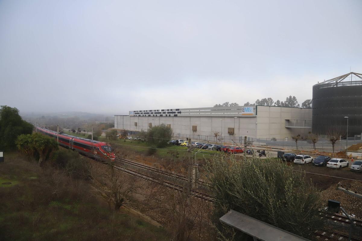 A.J.González Córdoba Instalaciones y terrenos de ampliación de la factoría fábrica nave de Escribano en Córdoba