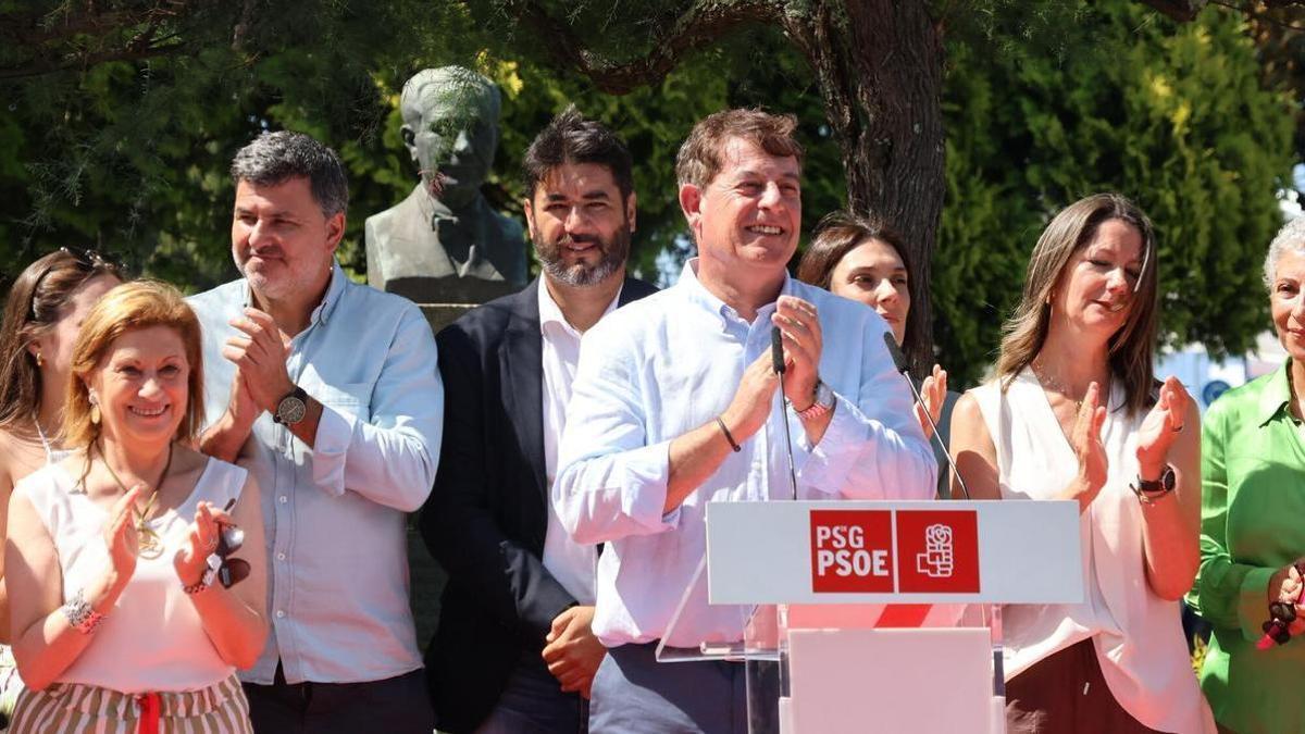 El secretario xeral del PSdeG, José Ramón Gómez Besteiro, durante el acto con motivo del Día Nacional de Galicia celebrado en Rianxo el año pasado.