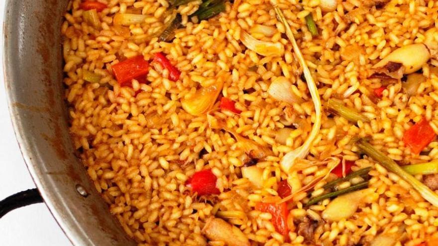 La receta del arroz con chipirones y ajos tiernos de Trasluz en Meliá Alicante: un sí rotundo