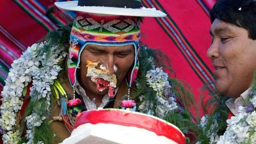 Evo Morales momentos después de recibir el tartazo.