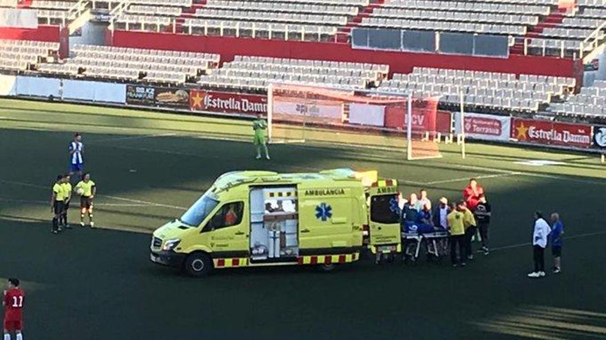 Carles Coto ha estat retirat en una ambulància del camp.