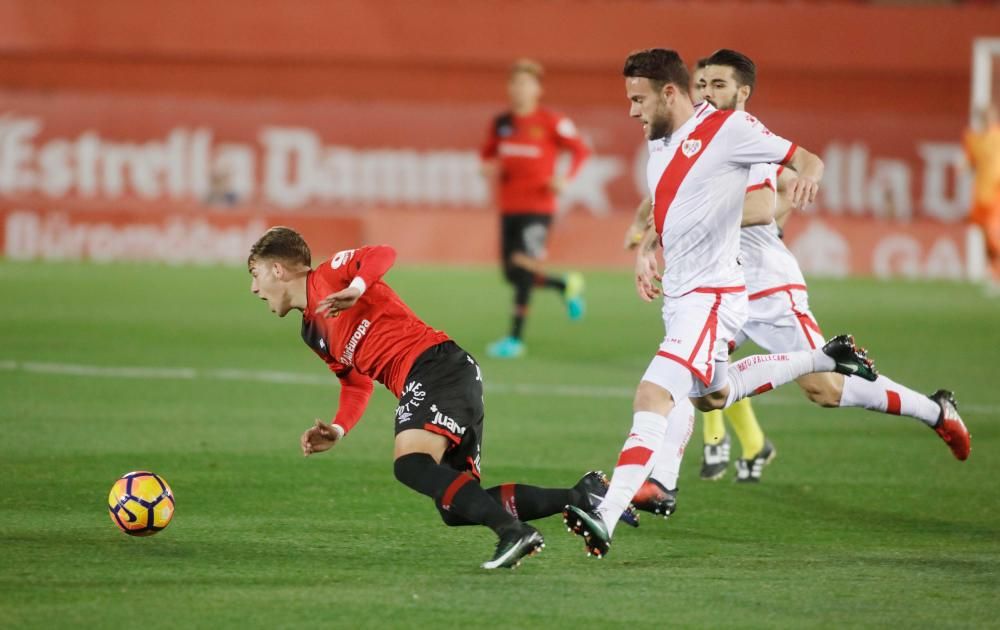 Mit dem sechsten Saisonsieg hat sich Real Mallorca erstmal wieder aus dem Tabellenkeller rausgeschossen. Der Zweitligist gewann am Sonntagabend (12.2.) im Stadion von Son Moix gegen Rayo Vallecano mit 2:1.