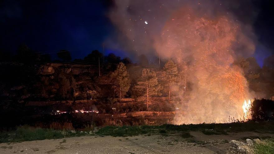 Alarma en l&#039;Alcora: un incendio arrasa la zona cercana a &#039;La Cabaña&#039;