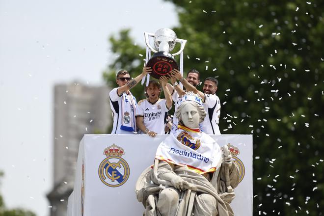 El Real Madrid ofrece la Liga 36 a la diosa Cibeles