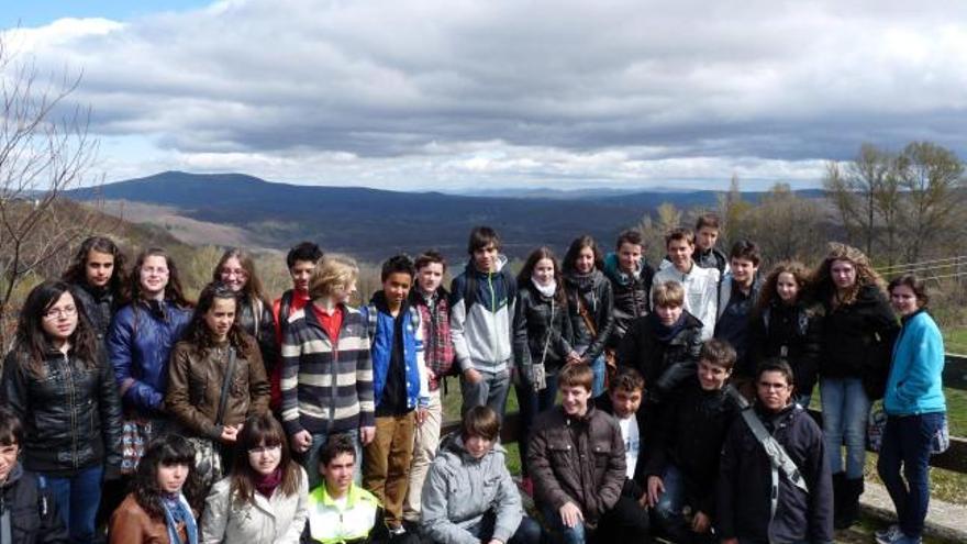 Grupo de estudiantes durante su visita a la zona del Lago de Sanabria.