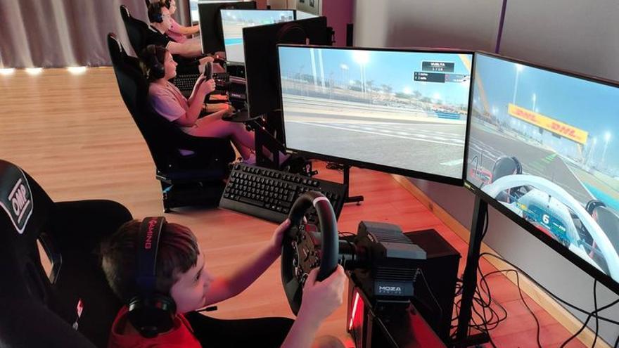 Una academia forma a niños para jugar a los eSports