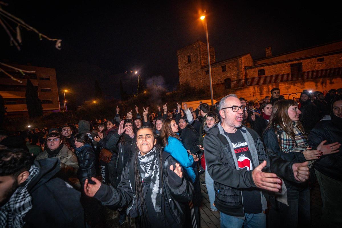 Concentraciones en Badalona a favor y en contra el desalojo de migrantes del B9