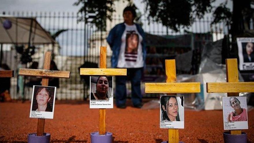 Las escritoras que plantan cara a la plaga de feminicidios en América Latina