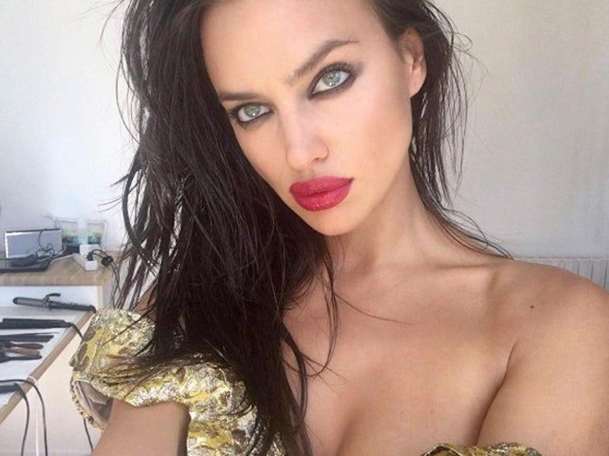 Irina Shayk con labios rojos