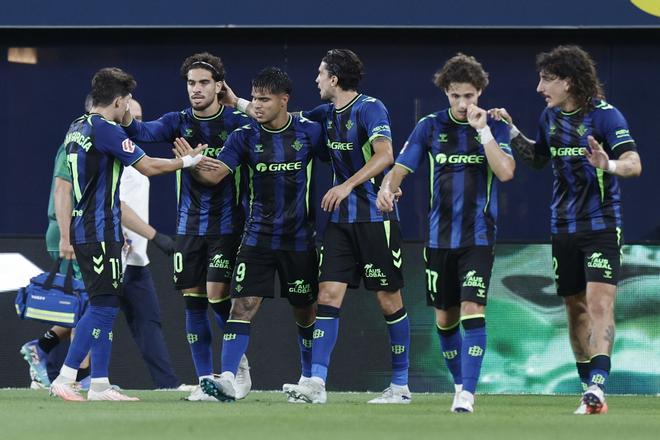 El Betis asalta La Cerámica y dispara las alarmas en el Villarreal