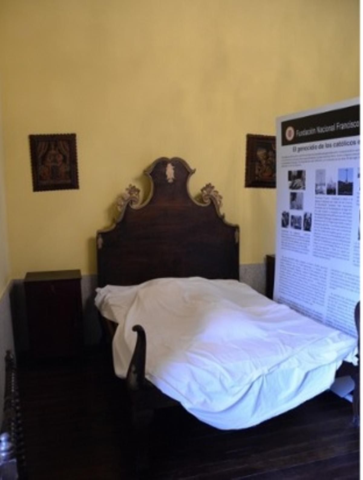 Cama de matrimonio con copete