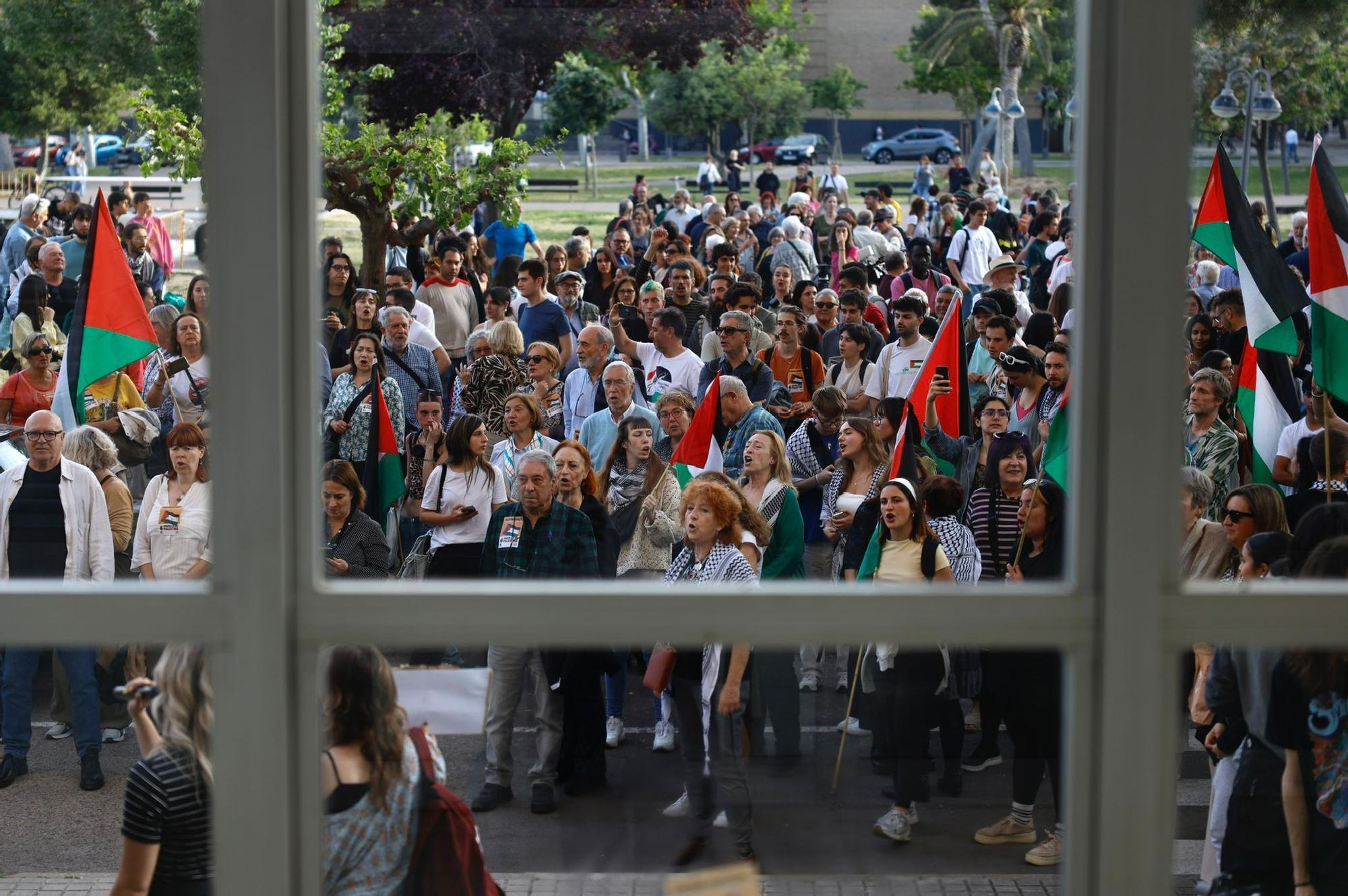 En imágenes | Decenas de estudiantes se encierran “de manera indefinida” en Interfacultades en apoyo a Palestina