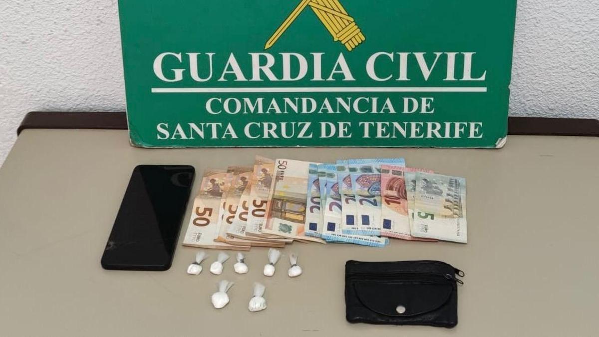Droga y dinero intervenidos a un vendedor en Tacoronte