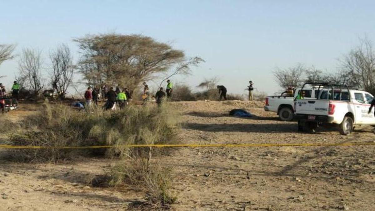 Tretze morts en estavellar-se una avioneta al Perú