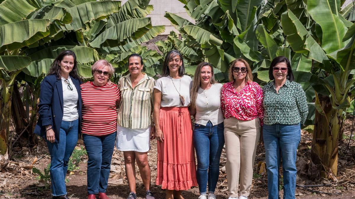 Las seis productoras del campo tinerfeño homenajeadas en la Finca La Calabacera de Guía de Isora.