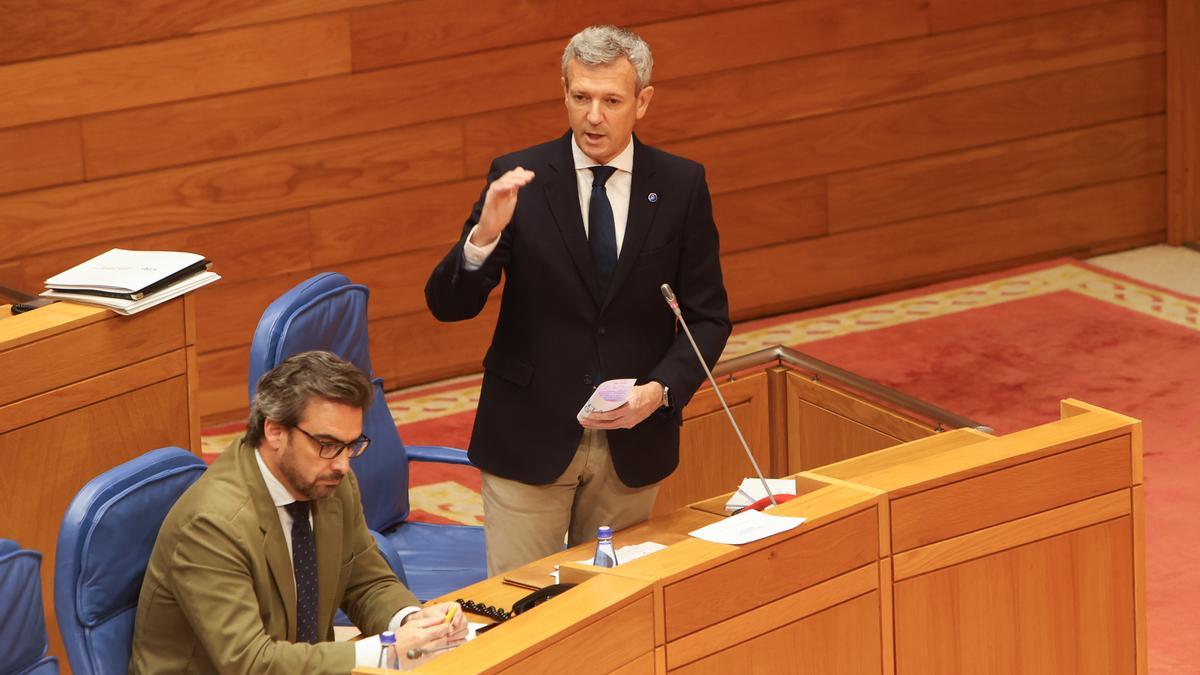Alfonso Rueda, este miércoles en el Parlamento gallego.