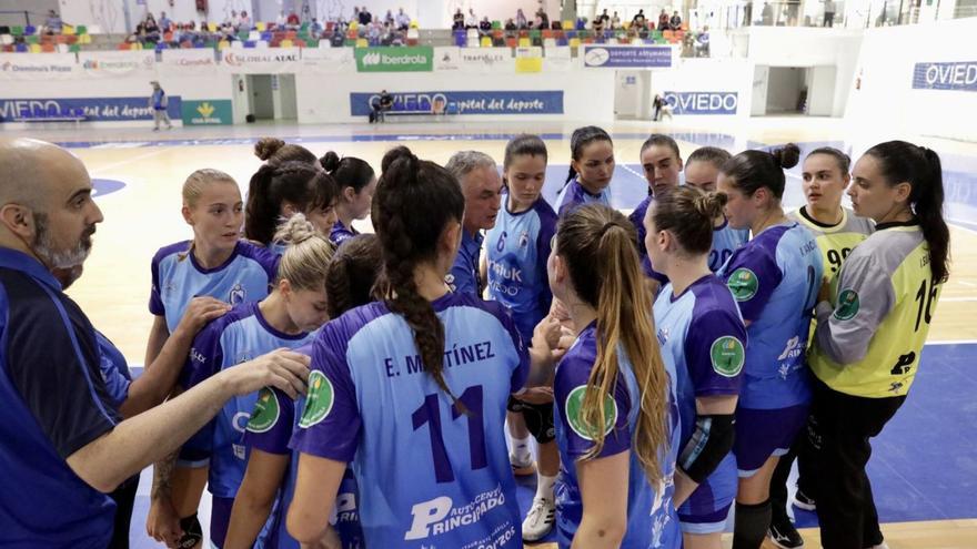 El Lobas Oviedo Balonmano Femenino quiere quedarse: hoy juegan su segundo partido en la Liga Guerreras Iberdrola